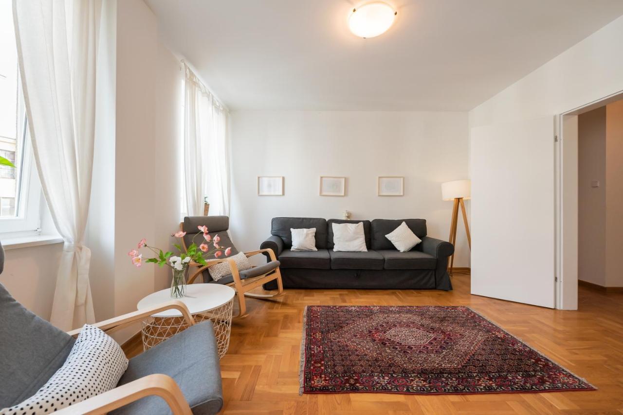 New Town Spacious Apartment وارسو المظهر الخارجي الصورة