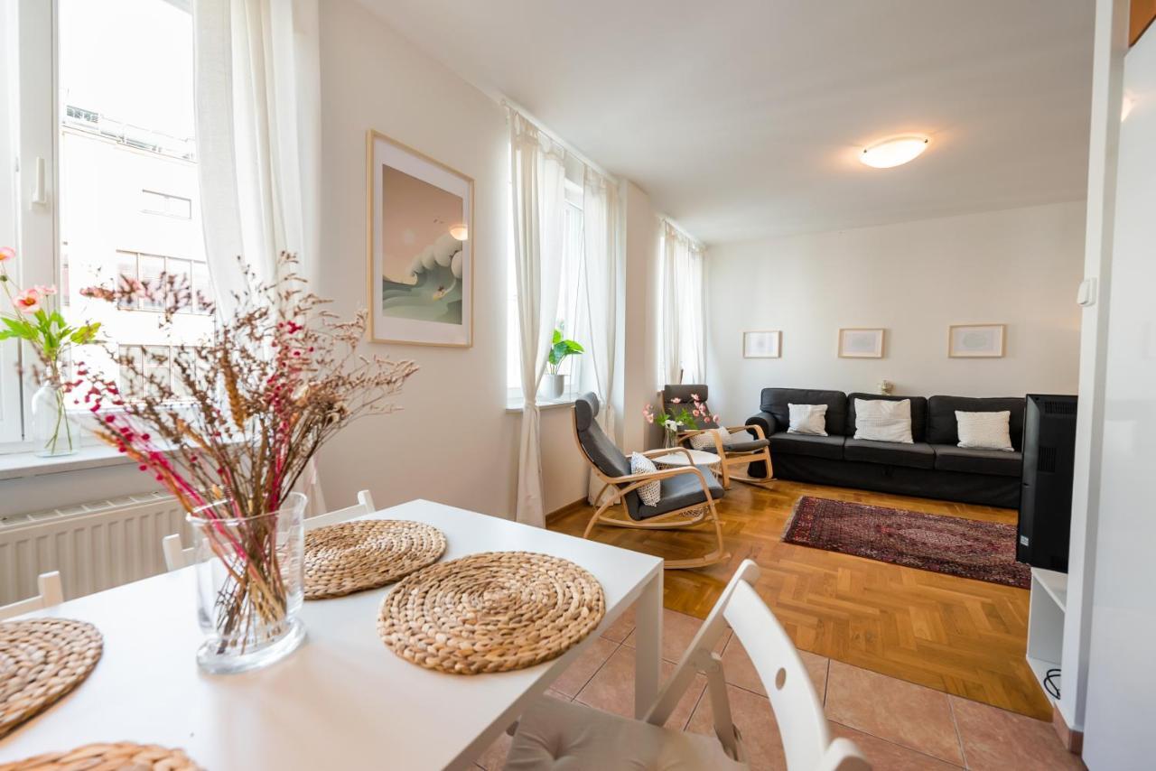 New Town Spacious Apartment وارسو المظهر الخارجي الصورة