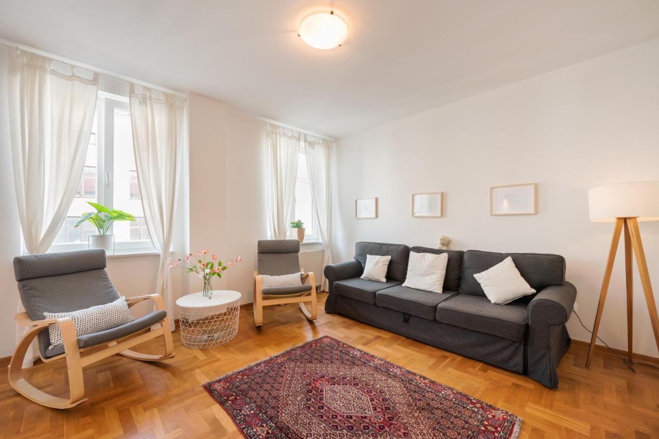 New Town Spacious Apartment وارسو المظهر الخارجي الصورة