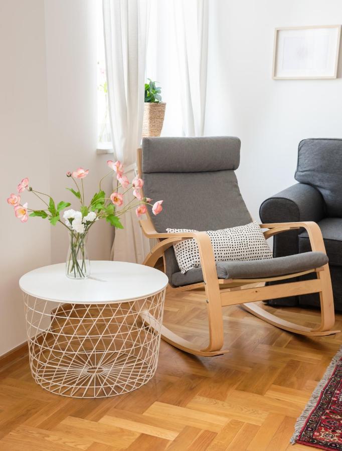 New Town Spacious Apartment وارسو المظهر الخارجي الصورة
