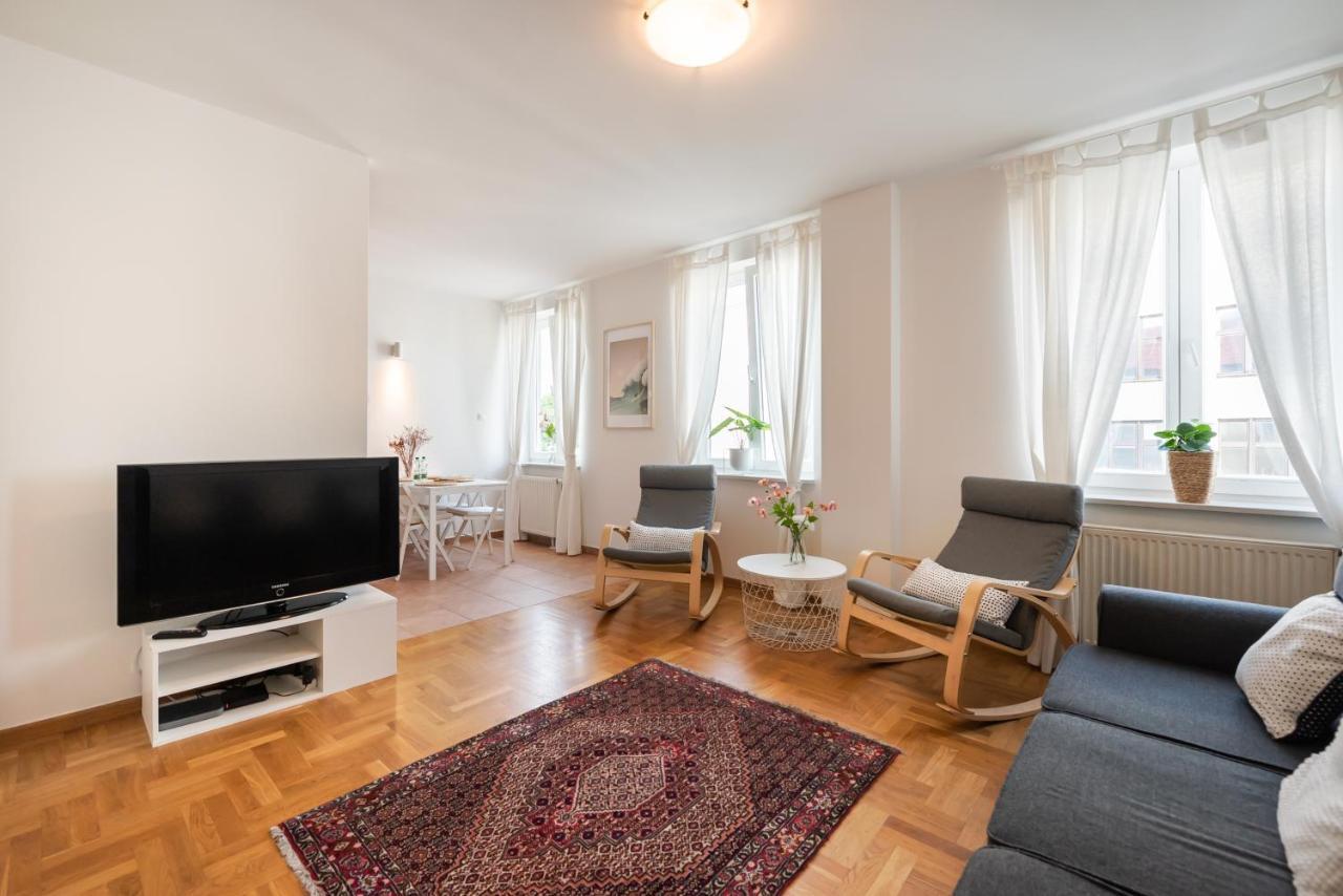 New Town Spacious Apartment وارسو المظهر الخارجي الصورة