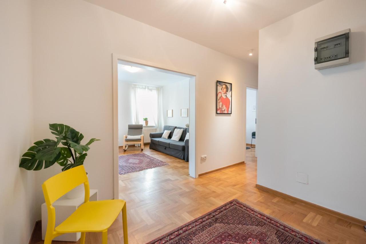 New Town Spacious Apartment وارسو المظهر الخارجي الصورة