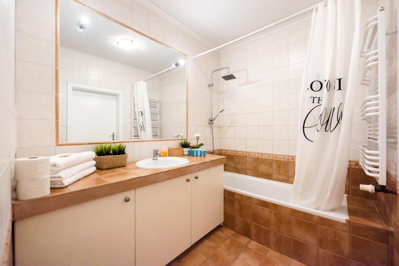 New Town Spacious Apartment وارسو المظهر الخارجي الصورة